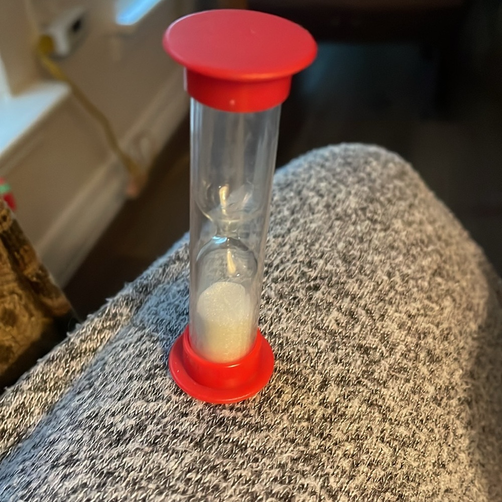 small plastic hourglass 1 minute timer